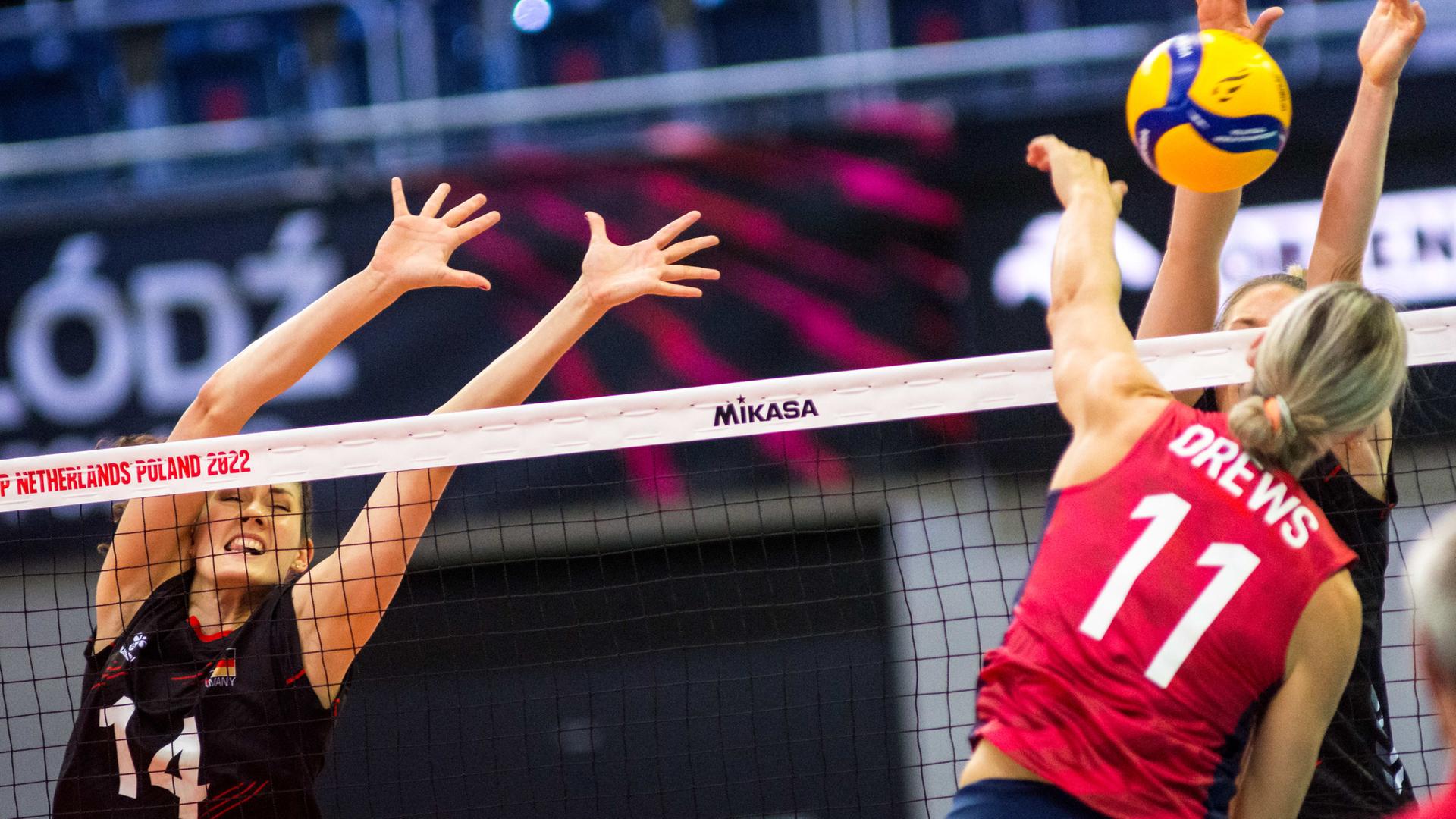 Setting the Stage: Live Volleyball Showdowns