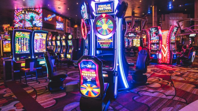 Unveiling the Charms of Casino Slots: A Fusion of Chance, Technology, and Thrills